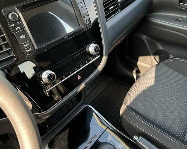 Белый Мицубиси Аутлендер, объемом двигателя 2 л и пробегом 19 тыс. км за 18500 $, фото 31 на Automoto.ua