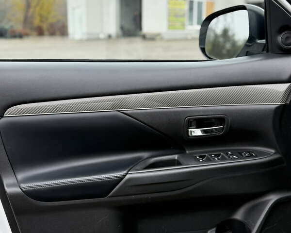 Білий Міцубісі Аутлендер, об'ємом двигуна 2.4 л та пробігом 190 тис. км за 14500 $, фото 18 на Automoto.ua