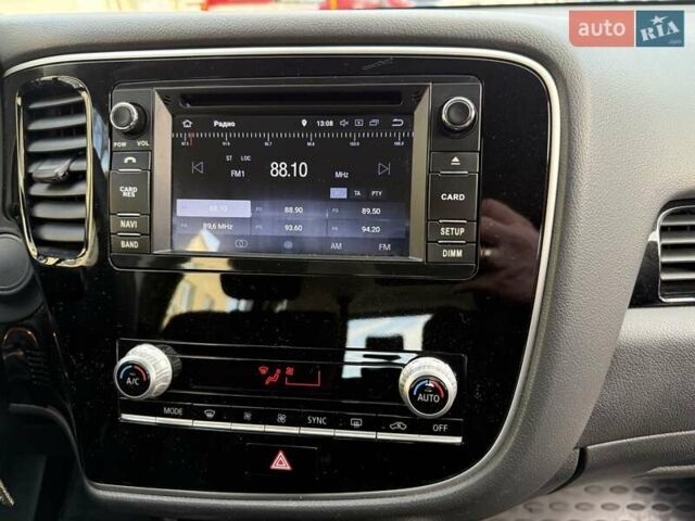 Білий Міцубісі Аутлендер, об'ємом двигуна 2 л та пробігом 19 тис. км за 17700 $, фото 27 на Automoto.ua