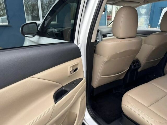 Белый Мицубиси Аутлендер, объемом двигателя 2.4 л и пробегом 96 тыс. км за 10800 $, фото 14 на Automoto.ua