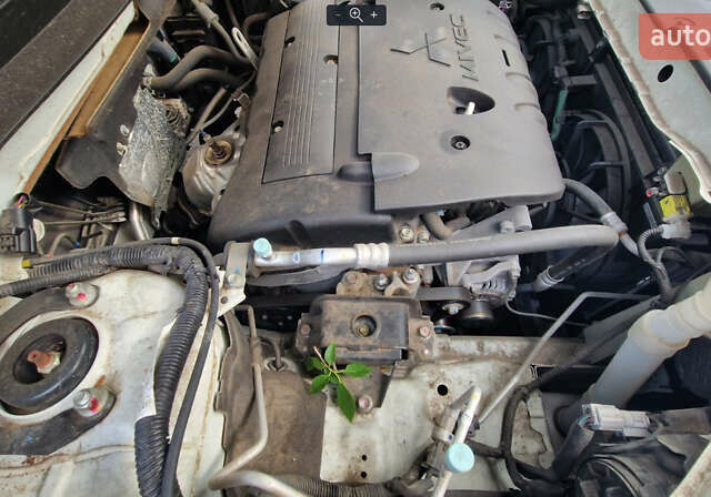 Белый Мицубиси Аутлендер, объемом двигателя 2 л и пробегом 19 тыс. км за 18500 $, фото 13 на Automoto.ua