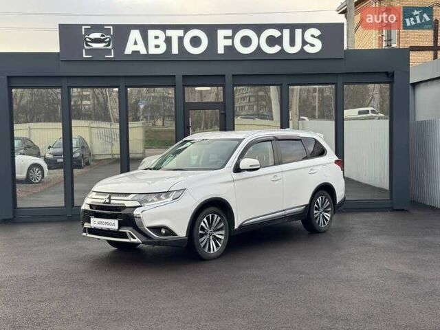 Белый Мицубиси Аутлендер, объемом двигателя 2.36 л и пробегом 169 тыс. км за 20490 $, фото 3 на Automoto.ua