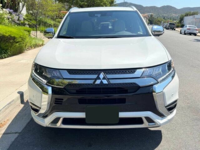 Белый Мицубиси Аутлендер, объемом двигателя 2 л и пробегом 34 тыс. км за 9100 $, фото 1 на Automoto.ua