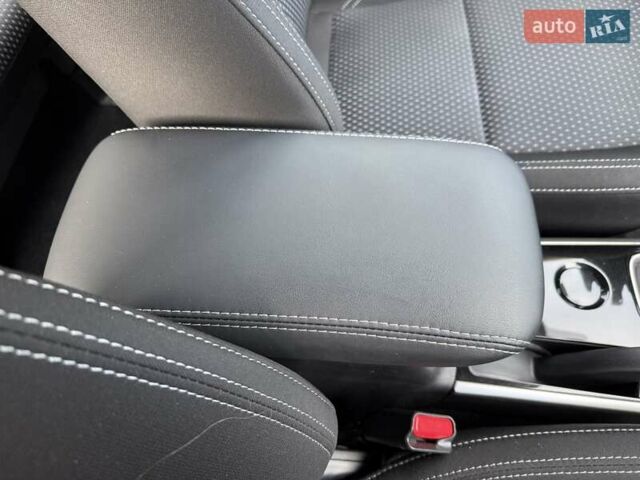 Білий Міцубісі Аутлендер, об'ємом двигуна 2 л та пробігом 19 тис. км за 17700 $, фото 21 на Automoto.ua