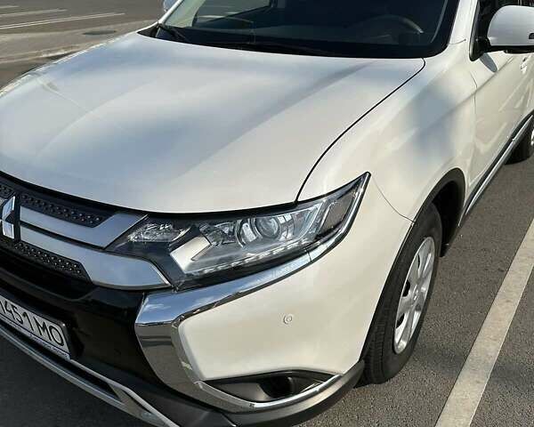 Белый Мицубиси Аутлендер, объемом двигателя 2 л и пробегом 19 тыс. км за 18500 $, фото 50 на Automoto.ua