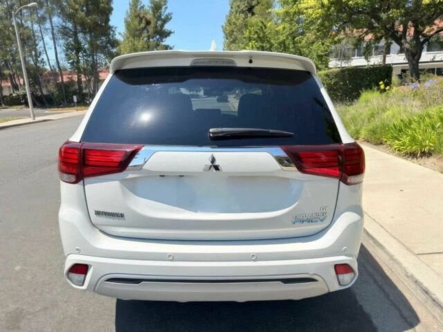 Білий Міцубісі Аутлендер, об'ємом двигуна 2 л та пробігом 34 тис. км за 17000 $, фото 3 на Automoto.ua