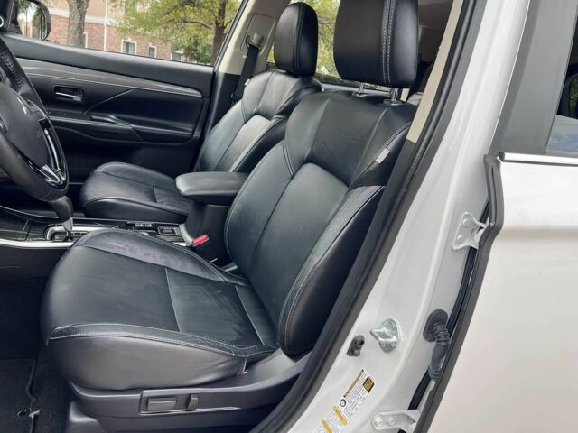 Белый Мицубиси Аутлендер, объемом двигателя 3 л и пробегом 46 тыс. км за 10900 $, фото 9 на Automoto.ua