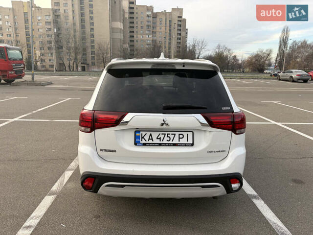 Білий Міцубісі Аутлендер, об'ємом двигуна 2.36 л та пробігом 168 тис. км за 19500 $, фото 1 на Automoto.ua