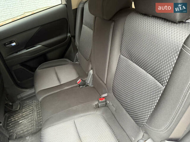 Белый Мицубиси Аутлендер, объемом двигателя 2.36 л и пробегом 47 тыс. км за 18800 $, фото 14 на Automoto.ua