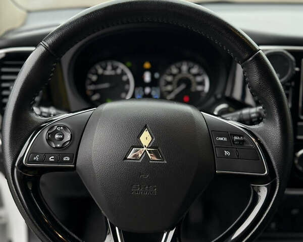 Білий Міцубісі Аутлендер, об'ємом двигуна 2.4 л та пробігом 190 тис. км за 14500 $, фото 26 на Automoto.ua