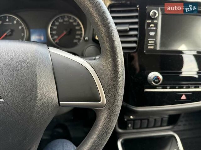 Білий Міцубісі Аутлендер, об'ємом двигуна 2 л та пробігом 19 тис. км за 17700 $, фото 31 на Automoto.ua