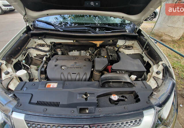 Белый Мицубиси Аутлендер, объемом двигателя 2 л и пробегом 19 тыс. км за 18500 $, фото 10 на Automoto.ua