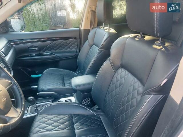 Белый Мицубиси Аутлендер, объемом двигателя 2 л и пробегом 108 тыс. км за 19000 $, фото 9 на Automoto.ua