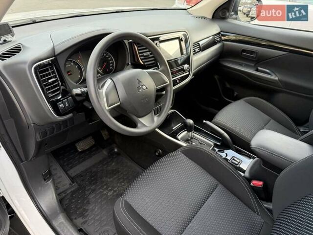 Білий Міцубісі Аутлендер, об'ємом двигуна 2 л та пробігом 19 тис. км за 17700 $, фото 8 на Automoto.ua