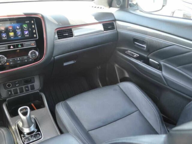 Мицубиси Аутлендер 2019 в Ровно на Automoto.ua Белый Мицубиси Аутлендер, объемом двигателя 2 л и пробегом 37 тыс. км за 6000 $, фото 7 на Automoto.ua