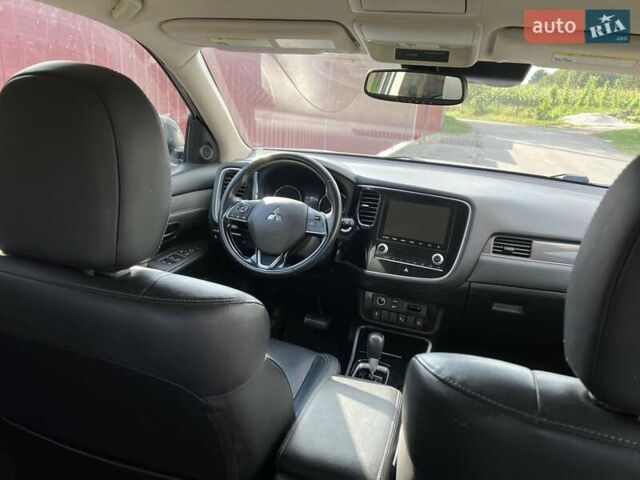 Белый Мицубиси Аутлендер, объемом двигателя 2.36 л и пробегом 160 тыс. км за 17400 $, фото 17 на Automoto.ua