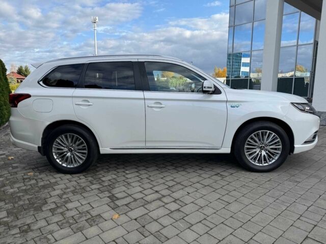 Білий Міцубісі Аутлендер, об'ємом двигуна 2 л та пробігом 31 тис. км за 13000 $, фото 5 на Automoto.ua