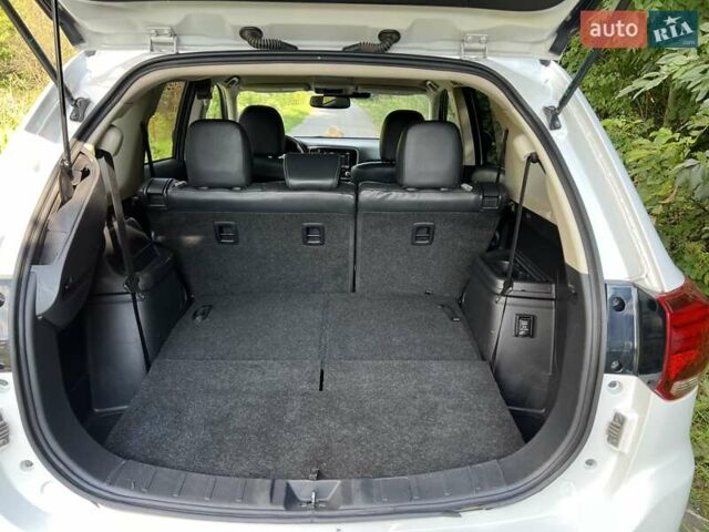 Белый Мицубиси Аутлендер, объемом двигателя 2.36 л и пробегом 160 тыс. км за 17400 $, фото 20 на Automoto.ua
