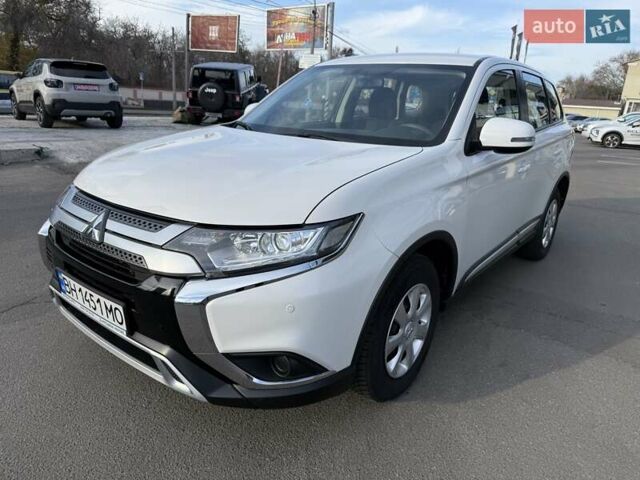 Білий Міцубісі Аутлендер, об'ємом двигуна 2 л та пробігом 19 тис. км за 17700 $, фото 1 на Automoto.ua