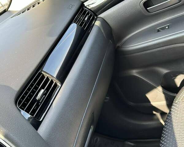 Белый Мицубиси Аутлендер, объемом двигателя 2 л и пробегом 19 тыс. км за 18500 $, фото 25 на Automoto.ua