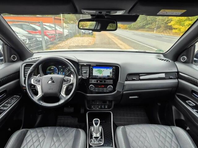 Белый Мицубиси Аутлендер, объемом двигателя 2.4 л и пробегом 42 тыс. км за 6000 $, фото 9 на Automoto.ua