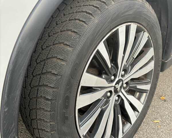 Білий Міцубісі Аутлендер, об'ємом двигуна 2.36 л та пробігом 168 тис. км за 19500 $, фото 20 на Automoto.ua