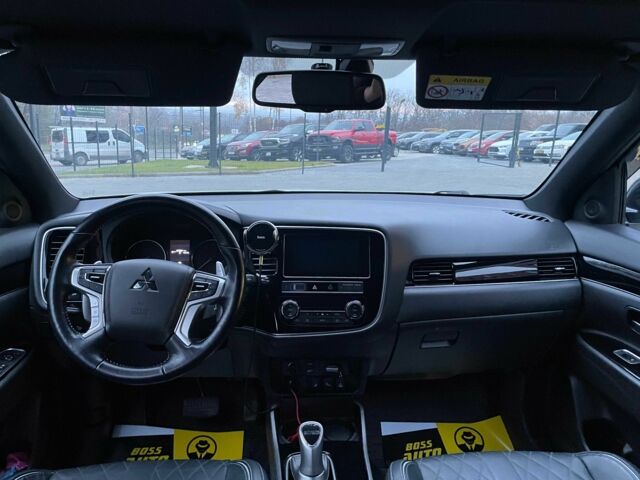 Белый Мицубиси Аутлендер, объемом двигателя 2.4 л и пробегом 53 тыс. км за 32900 $, фото 8 на Automoto.ua