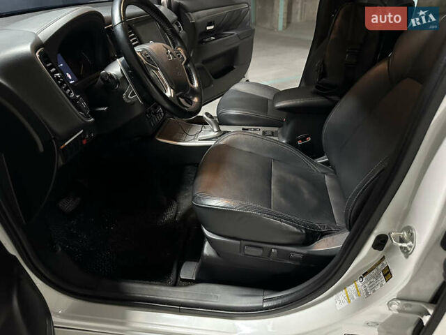 Белый Мицубиси Аутлендер, объемом двигателя 2 л и пробегом 70 тыс. км за 24300 $, фото 47 на Automoto.ua