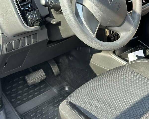 Белый Мицубиси Аутлендер, объемом двигателя 2 л и пробегом 19 тыс. км за 18500 $, фото 17 на Automoto.ua