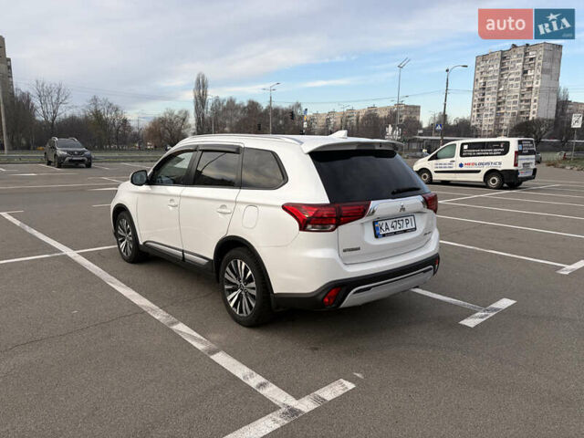 Білий Міцубісі Аутлендер, об'ємом двигуна 2.36 л та пробігом 168 тис. км за 19500 $, фото 5 на Automoto.ua