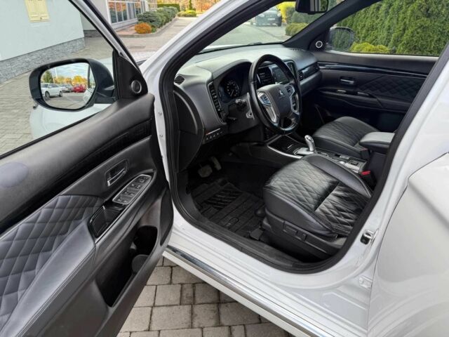 Білий Міцубісі Аутлендер, об'ємом двигуна 2 л та пробігом 31 тис. км за 13000 $, фото 6 на Automoto.ua