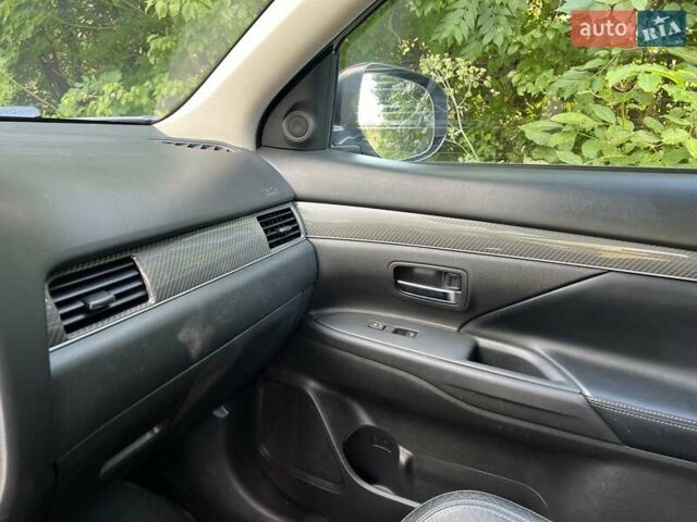 Белый Мицубиси Аутлендер, объемом двигателя 2.36 л и пробегом 160 тыс. км за 17400 $, фото 11 на Automoto.ua