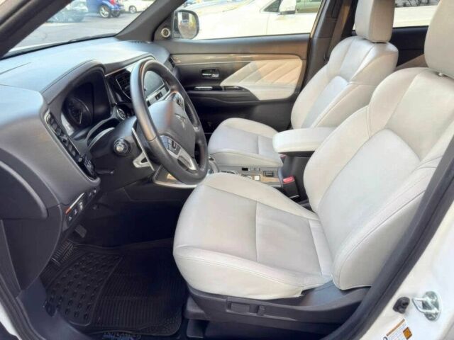 Белый Мицубиси Аутлендер, объемом двигателя 2.5 л и пробегом 49 тыс. км за 5000 $, фото 8 на Automoto.ua