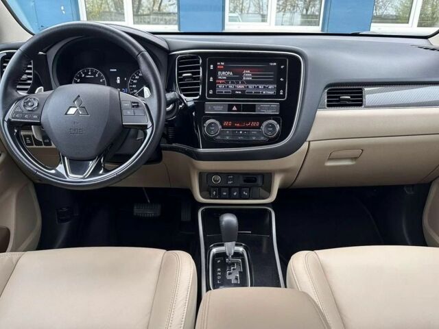 Белый Мицубиси Аутлендер, объемом двигателя 2.4 л и пробегом 96 тыс. км за 10800 $, фото 11 на Automoto.ua