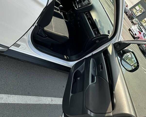 Белый Мицубиси Аутлендер, объемом двигателя 2 л и пробегом 19 тыс. км за 18500 $, фото 41 на Automoto.ua