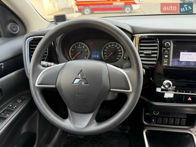Білий Міцубісі Аутлендер, об'ємом двигуна 2 л та пробігом 19 тис. км за 17700 $, фото 28 на Automoto.ua