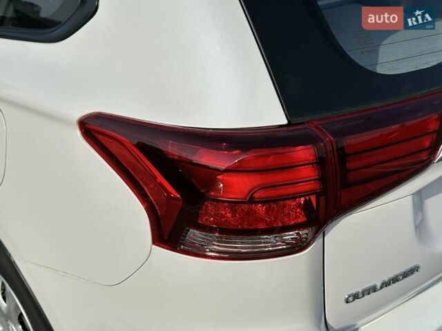 Белый Мицубиси Аутлендер, объемом двигателя 2 л и пробегом 19 тыс. км за 18500 $, фото 19 на Automoto.ua