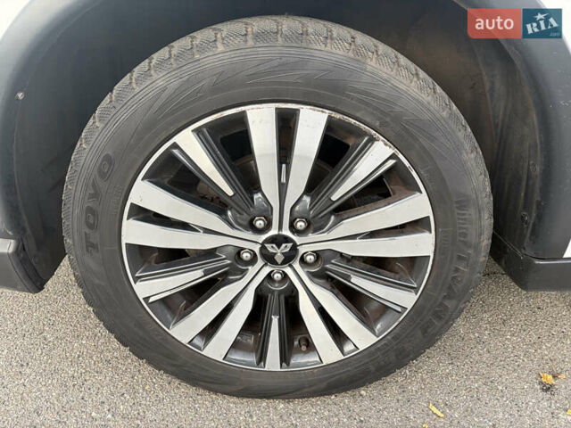 Білий Міцубісі Аутлендер, об'ємом двигуна 2.36 л та пробігом 168 тис. км за 19500 $, фото 19 на Automoto.ua