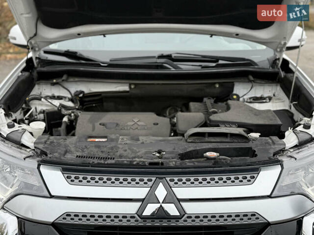 Білий Міцубісі Аутлендер, об'ємом двигуна 2.4 л та пробігом 190 тис. км за 14500 $, фото 30 на Automoto.ua