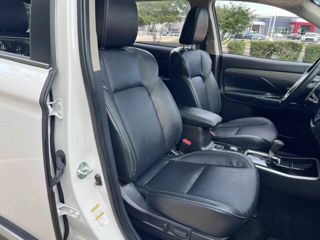 Белый Мицубиси Аутлендер, объемом двигателя 3 л и пробегом 46 тыс. км за 10900 $, фото 6 на Automoto.ua