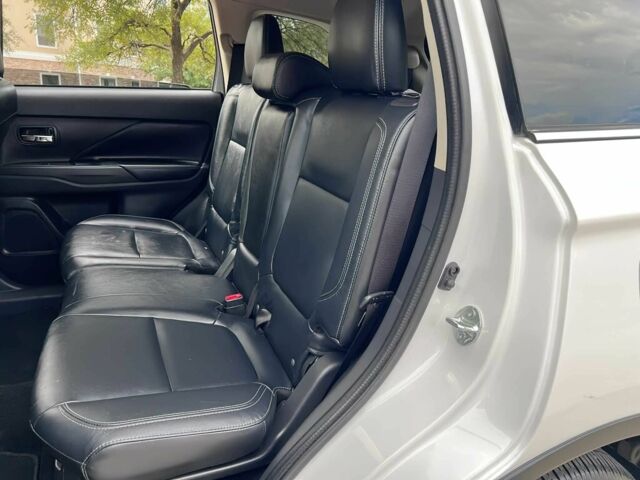 Белый Мицубиси Аутлендер, объемом двигателя 3 л и пробегом 46 тыс. км за 10900 $, фото 12 на Automoto.ua