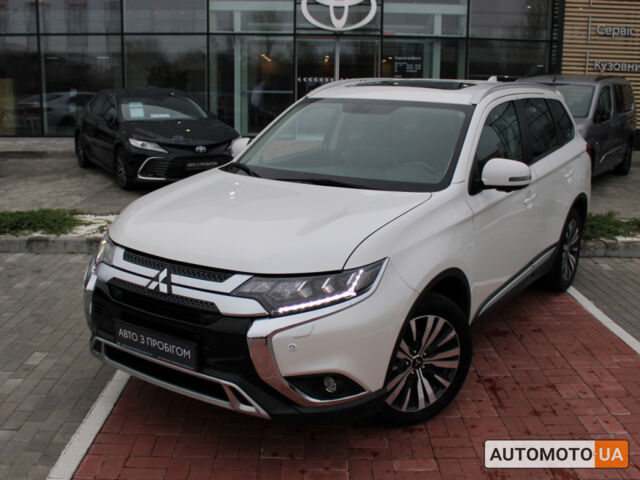 Білий Міцубісі Аутлендер, об'ємом двигуна 24 л та пробігом 56 тис. км за 24134 $, фото 3 на Automoto.ua