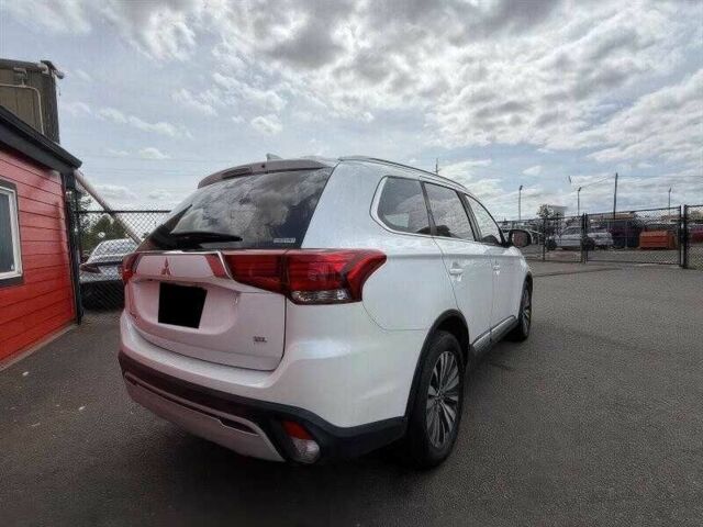 Белый Мицубиси Аутлендер, объемом двигателя 2.4 л и пробегом 65 тыс. км за 9500 $, фото 2 на Automoto.ua