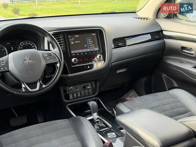 Білий Міцубісі Аутлендер, об'ємом двигуна 2 л та пробігом 52 тис. км за 21500 $, фото 36 на Automoto.ua