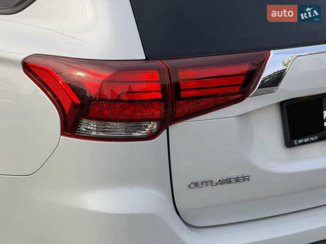 Білий Міцубісі Аутлендер, об'ємом двигуна 2 л та пробігом 52 тис. км за 21500 $, фото 19 на Automoto.ua