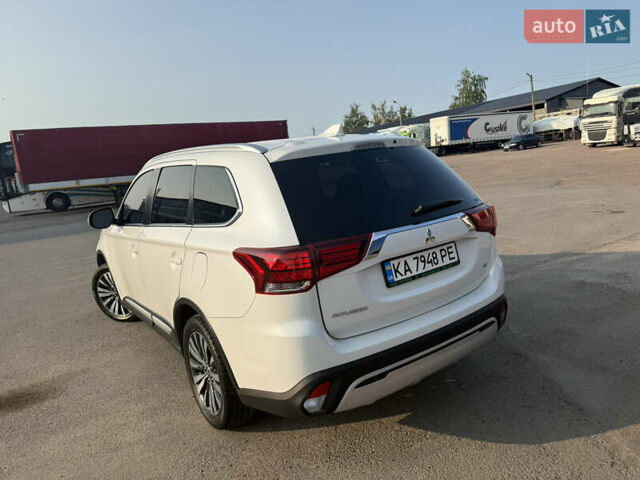 Білий Міцубісі Аутлендер, об'ємом двигуна 2.36 л та пробігом 84 тис. км за 19999 $, фото 10 на Automoto.ua