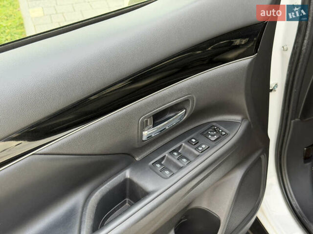 Білий Міцубісі Аутлендер, об'ємом двигуна 2 л та пробігом 52 тис. км за 21500 $, фото 23 на Automoto.ua