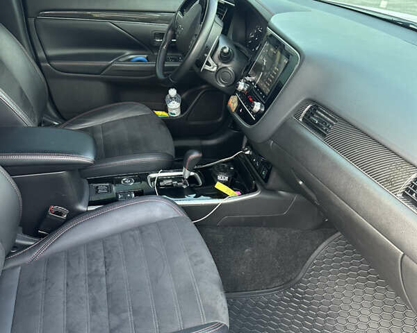 Білий Міцубісі Аутлендер, об'ємом двигуна 3 л та пробігом 42 тис. км за 22000 $, фото 9 на Automoto.ua