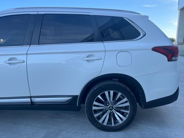 Белый Мицубиси Аутлендер, объемом двигателя 2.4 л и пробегом 120 тыс. км за 18990 $, фото 7 на Automoto.ua