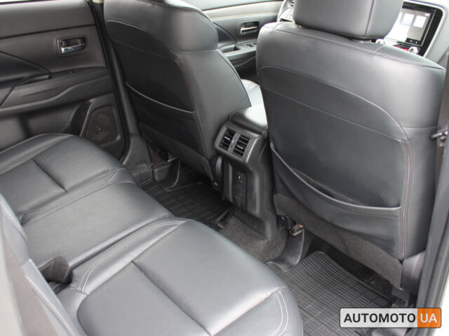 Білий Міцубісі Аутлендер, об'ємом двигуна 24 л та пробігом 56 тис. км за 24134 $, фото 13 на Automoto.ua